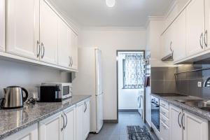 Kuchyň nebo kuchyňský kout v ubytování Machico City Apt