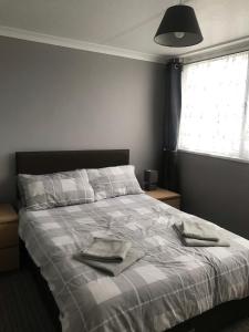 Кровать или кровати в номере Dawlish Warren Apartment