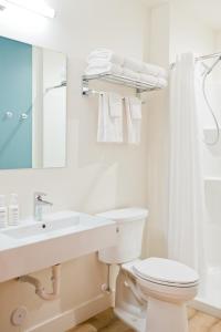 Ein Badezimmer in der Unterkunft Skyview Hotel
