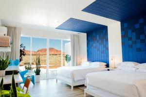 Ein Bett oder Betten in einem Zimmer der Unterkunft Skyview Hotel