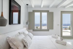 Cama ou camas em um quarto em She Mykonos - The Residency