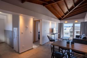 Portales de la Patagonia Apartments的休息区