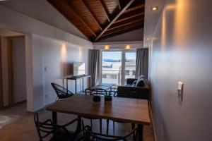 Portales de la Patagonia Apartments的休息区