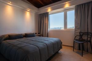 Portales de la Patagonia Apartments客房内的一张或多张床位