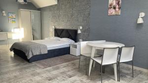 Ένα ή περισσότερα κρεβάτια σε δωμάτιο στο Chayka Home Hotel