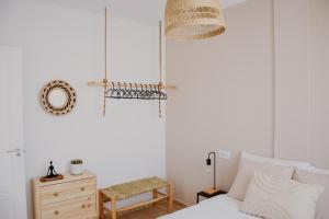 a bedroom with a bed and a table and a chair at Casa Mahalo - Modern Apartment with Pool, Minutes from Spectacular Beaches in Parque Holandes