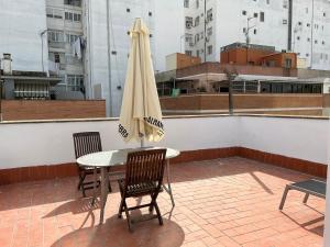 Balkón alebo terasa v ubytovaní ATICO TRIANA CON PISCINA PRIVADA