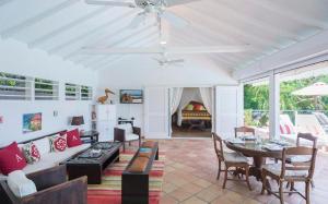 a living room with a couch and a table and chairs at Alize D'Eden in Saint Barthelemy