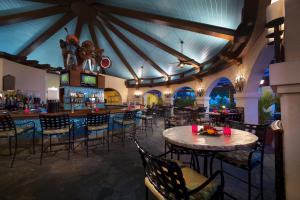 Um restaurante ou outro lugar para comer em Universal's Hard Rock Hotel®