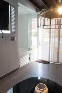 a bathroom with a toilet and a large window at Espectacular apartamento Duplex VIP 501 con jacuzzy in Sabaneta