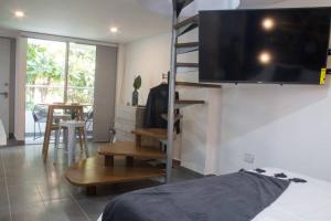 a bedroom with a tv hanging on a wall at Espectacular apartamento Duplex VIP 501 con jacuzzy in Sabaneta