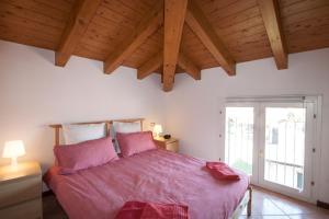 A bed or beds in a room at Casa del Sole - Pianello del Lario by LoveComo