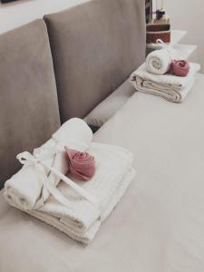 Ένα ή περισσότερα κρεβάτια σε δωμάτιο στο Elegant apartment in Inner City at Vatican - NETFLIX and Optical fiber