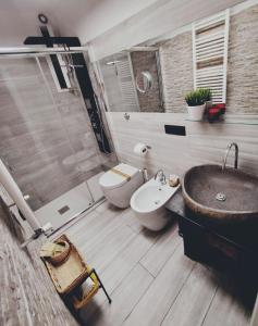 Ένα μπάνιο στο Elegant apartment in Inner City at Vatican - NETFLIX and Optical fiber