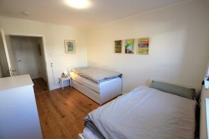 - une chambre avec 2 lits dans l'établissement Meeresblick-Beachstart-Haus-2-WE-15, à Hohwacht