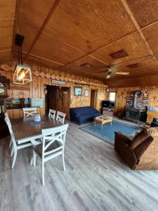 Gallery image of CAMP CARROLL LIMIT 6 home in North Sebago