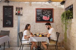 Nápoje v ubytování Rooms with WiFi Split - 20108