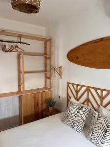 En eller flere senge i et værelse på Vista espectacular playa de Supertubos, Peniche