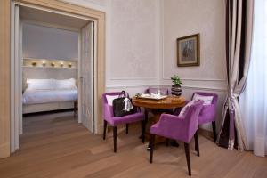 Кровать или кровати в номере The Ashbee Hotel
