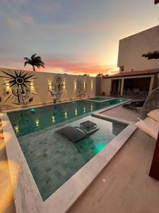a swimming pool in the middle of a house at Pousada Marihá in Piranhas