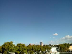 vistas a una ciudad con edificios y árboles en Chez Dali Palermo Hollywood en Buenos Aires