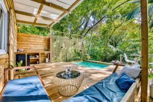 The swimming pool at or close to Monkey Tiny House - Private swimming pool