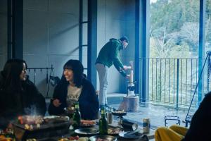 Hosté ubytování 目の前が吉野川・雨天でも屋外体験ができる絶景の一軒家