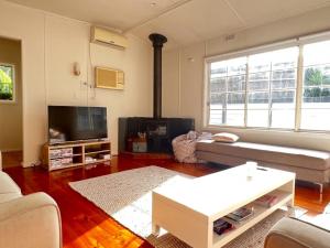 Seating area sa Beach cottage on Scenic Cape Paterson