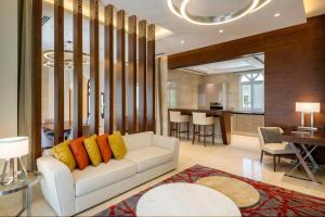Uma área de estar em Al Messila, A Luxury Collection Resort & Spa, Doha