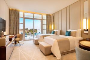 Uma área de estar em Al Messila, A Luxury Collection Resort & Spa, Doha