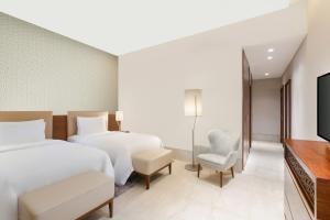 Uma cama ou camas num quarto em Al Messila, A Luxury Collection Resort & Spa, Doha