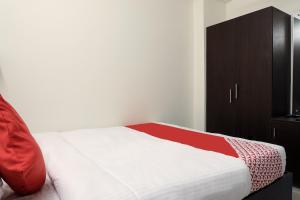 a bedroom with a bed and a brown cabinet at OYO Way Inn in Kondapur