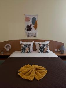 Postel nebo postele na pokoji v ubytování Hotel Trakata + 37 fotografií