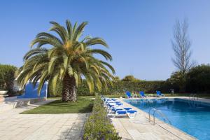 Bazén v ubytování Hotel ibis Faro Algarve nebo v jeho okolí