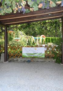 a sign on a fence with a garden at Appartement Mittagskogel in Velden am Wörthersee