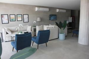 a living room with couches and a table and chairs at عوالي للشقق المخدومة Awali Serviced Apartments in Al Khobar