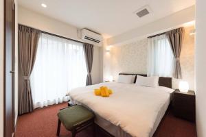 Ένα ή περισσότερα κρεβάτια σε δωμάτιο στο Serorin Light Hotel Tokyo