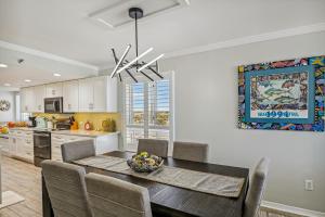 a kitchen and dining room with a table and chairs at Destin Towers Condo 61 Condo in Destin