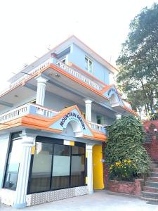 Gedung tempat resor berlokasi