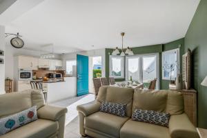 Kuchyňa alebo kuchynka v ubytovaní Cap Émeraude - Maison 3 chambres à Erquy