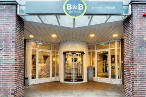 a store front of a building with glass doors at B&B Hotel Bremen-Altstadt in Bremen