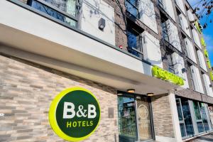 budynek z podpisem hotelu aba z przodu w obiekcie B&B Hotel Bochum-City w mieście Bochum