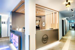 TV a/nebo společenská místnost v ubytování B&B Hotel Bochum-City
