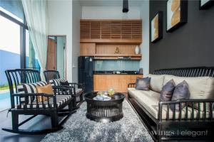 Area tempat duduk di Two Bedroom Wings Pool Villa