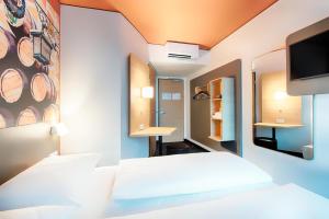 Postel nebo postele na pokoji v ubytování B&B Hotel Bamberg