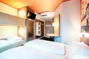 Postel nebo postele na pokoji v ubytování B&B Hotel Bamberg
