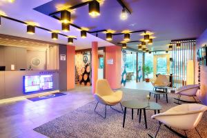 TV a/nebo společenská místnost v ubytování B&B Hotel Bamberg