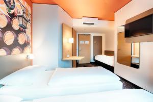 Postel nebo postele na pokoji v ubytování B&B Hotel Bamberg