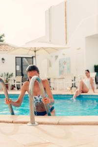 Bazén v ubytování Hotel d'Or nebo v jeho okolí