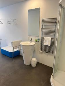 Un baño de Chromotel self check-in